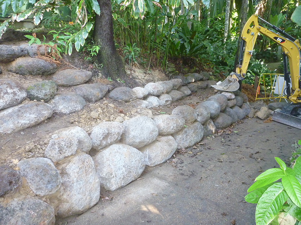 Excavator for rock walls